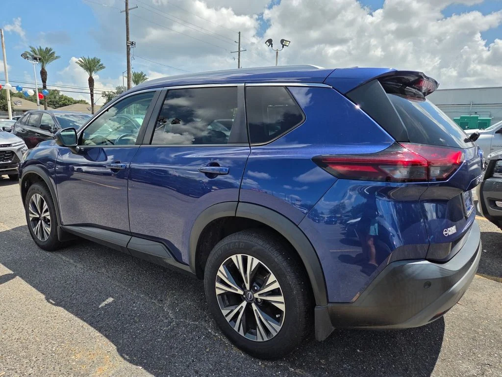 Used 2022 Blue Nissan SV image 3