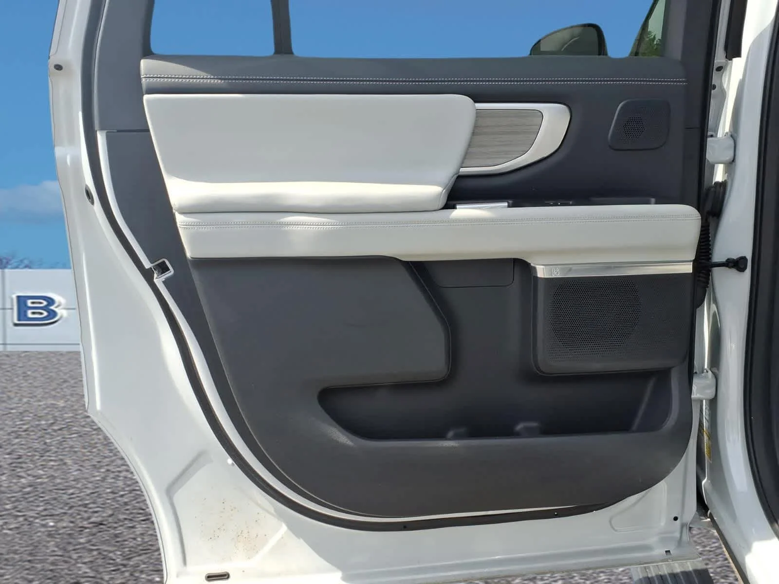 Used 2025 Space Silver Metallic Ford Platinum image 27