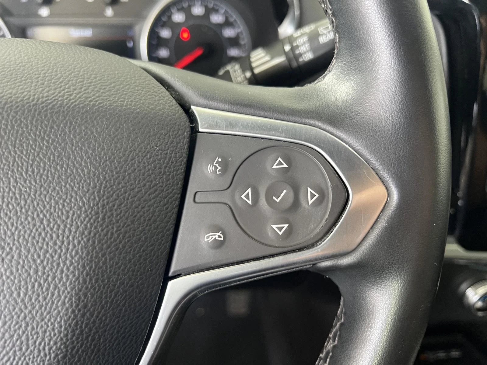 Used 2023 Mosaic Black Metallic Chevrolet LT Cloth image 10