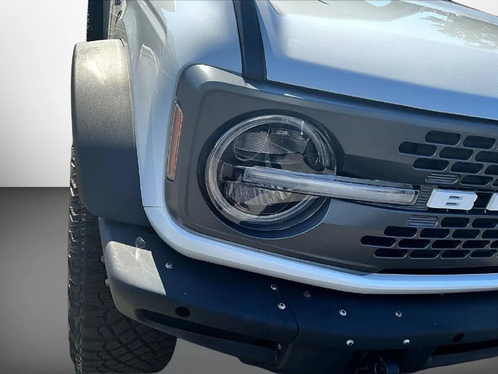 Used 2024 Oxford White Ford Badlands image 33