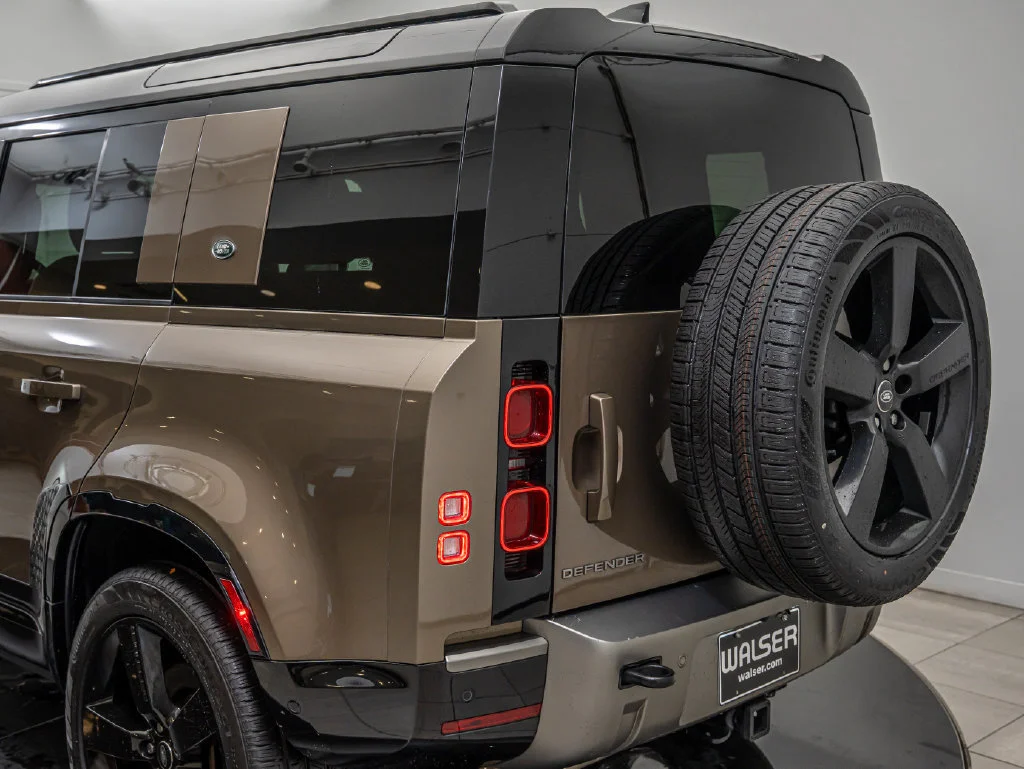 Used 2024 Gondwana Stone Metallic Land Rover X-Dynamic SE image 19