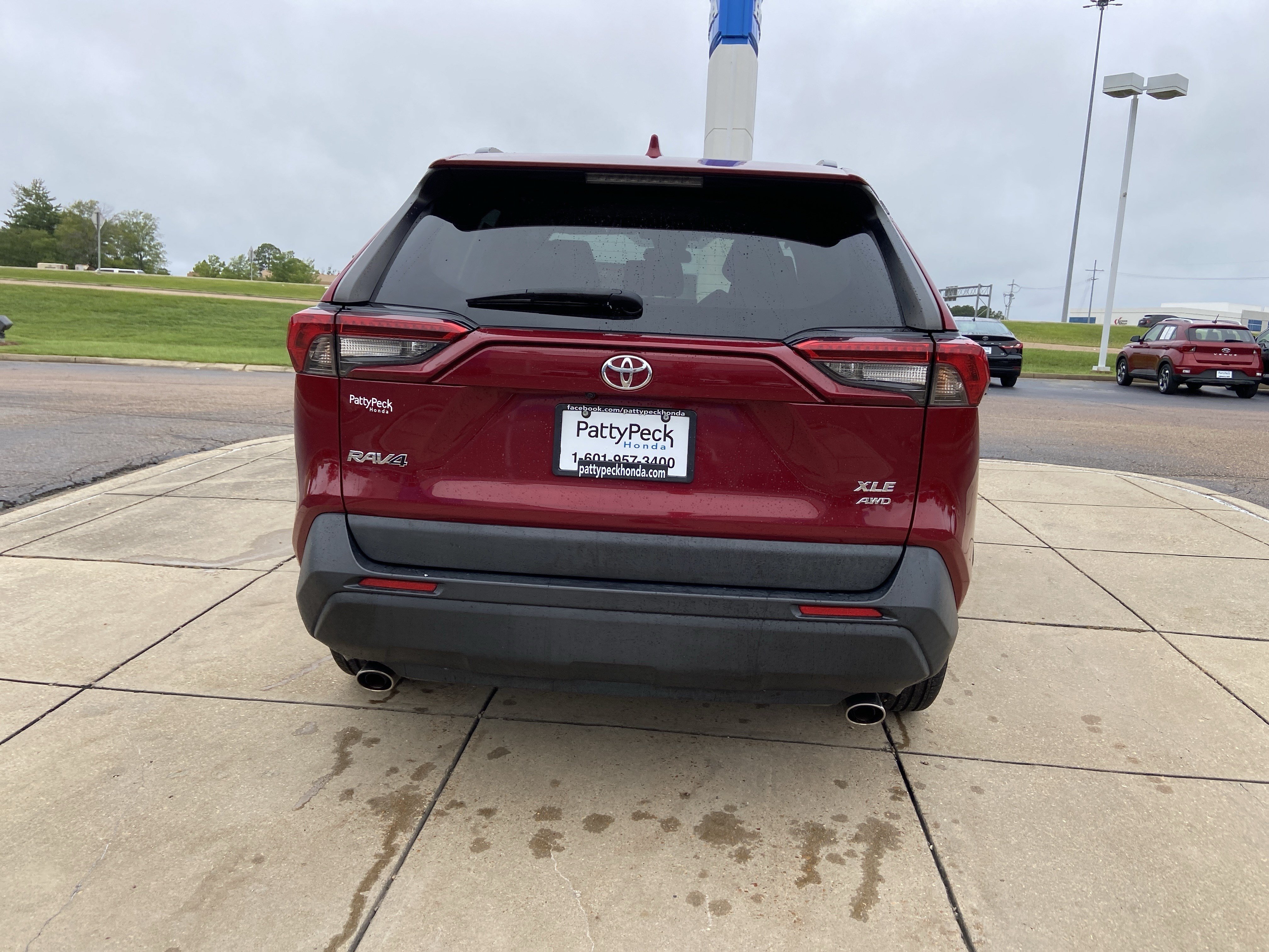 Used 2022 Ruby Flare Pearl Toyota XLE image 11