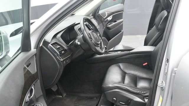 Used 2018 Silver Volvo T6 Momentum image 26
