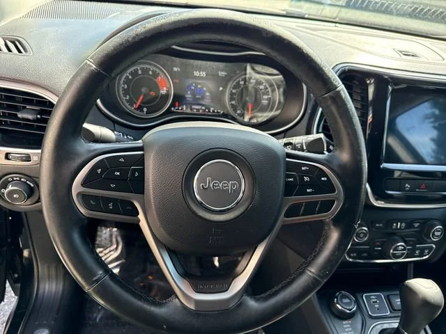 Used 2019 Diamond Black Crystal Pearlcoat Jeep Limited image 18