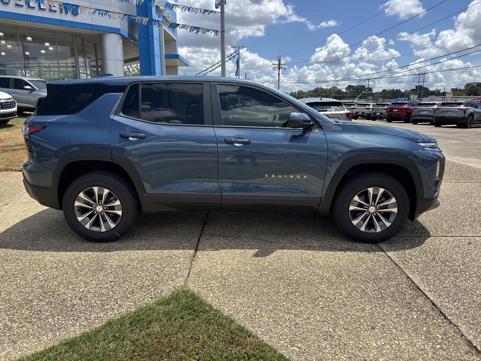 2027 Chevrolet Equinox LT - Photo 6