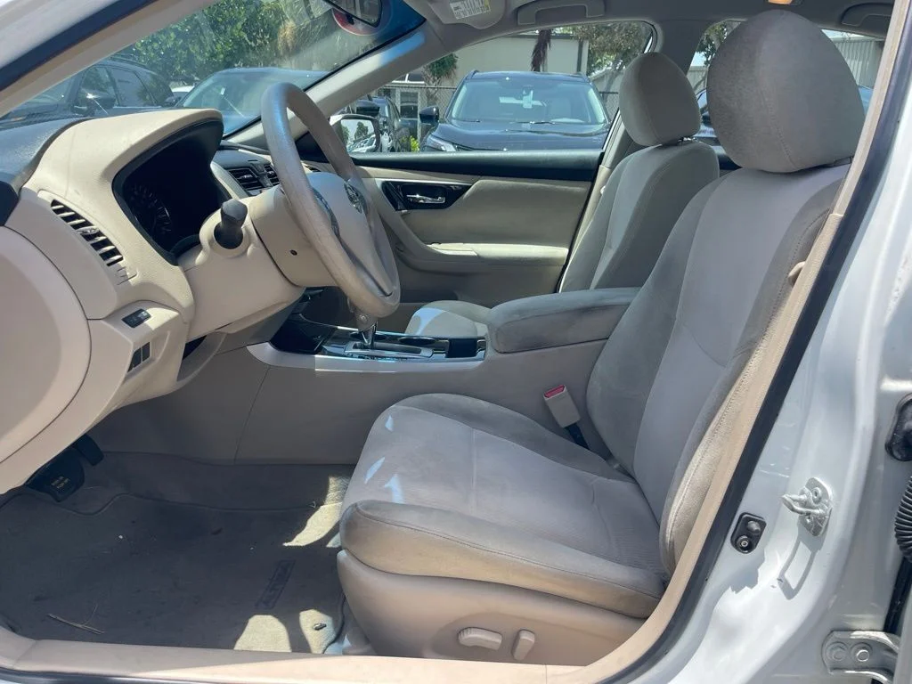 Used 2013 White Nissan 2.5 S image 5