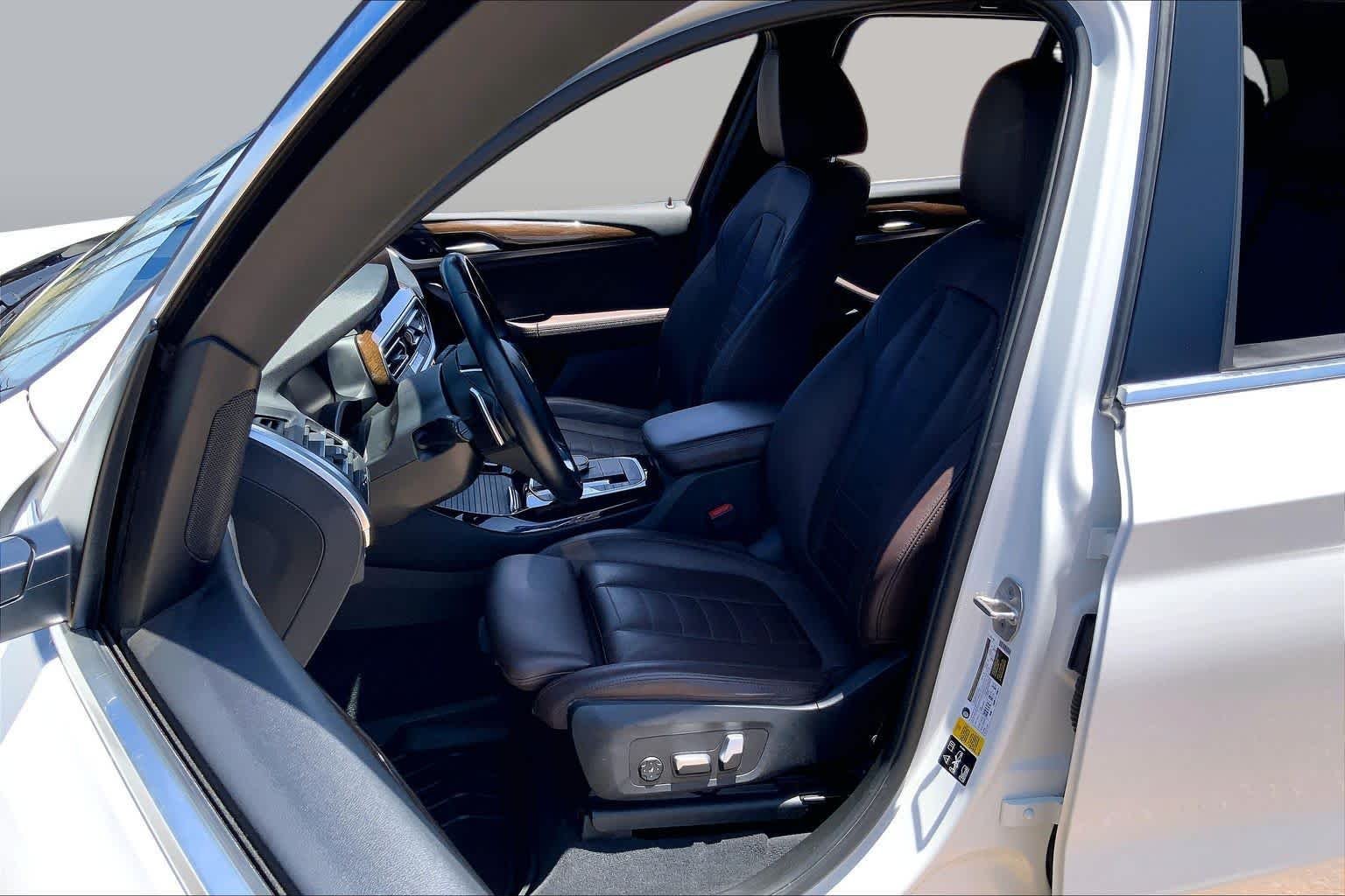 Used 2022 Alpine White BMW xDrive30i image 8