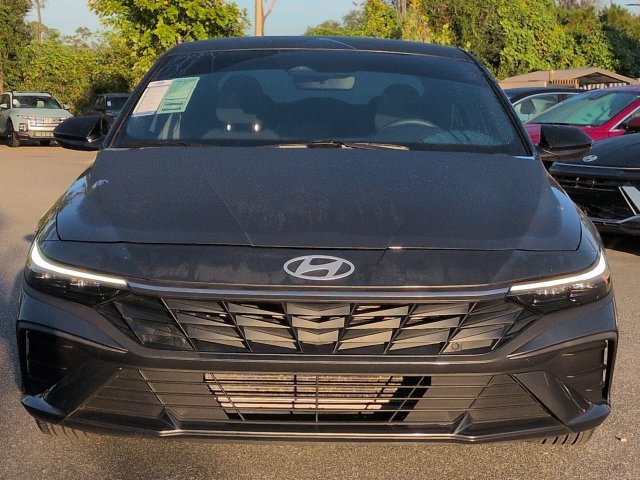 Used 2025 Gray Hyundai SEL Sport image 9