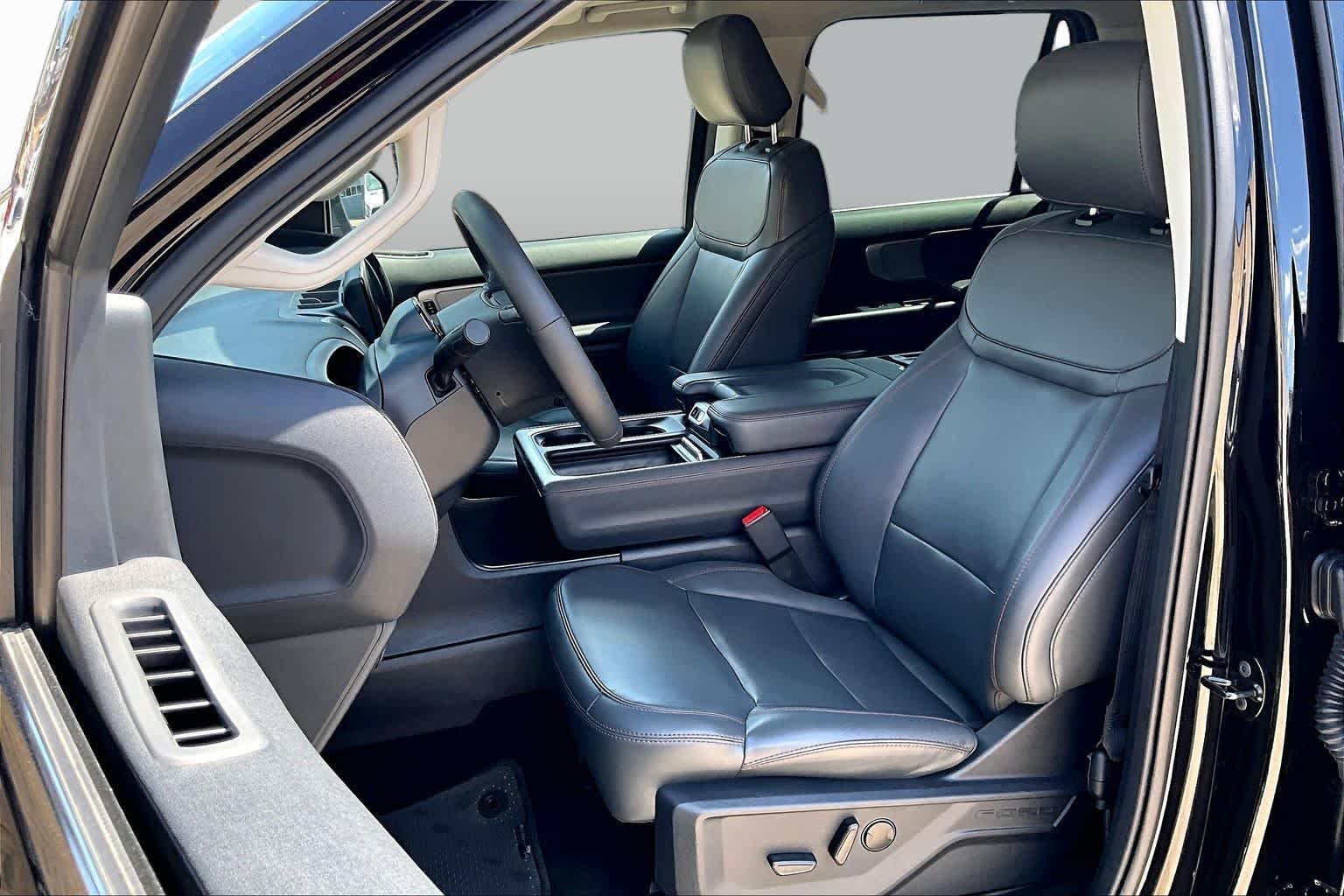 Pre-Owned 2025 Ford Expedition Active