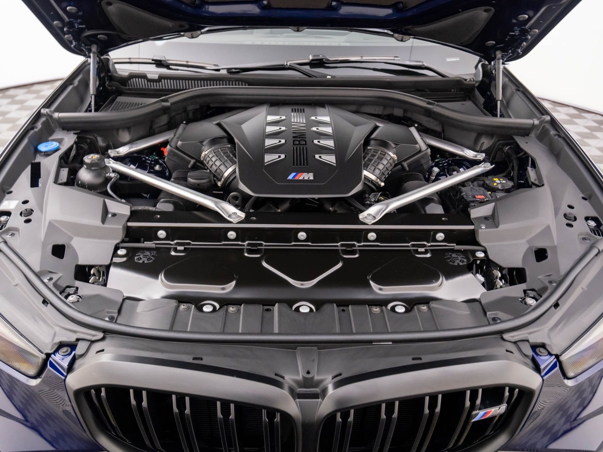 New 2026 Tanzanite Blue II Metallic BMW M60i image 31