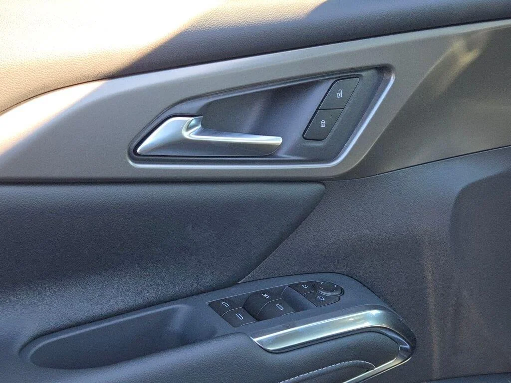 2027 Chevrolet Traverse LT - Photo 20