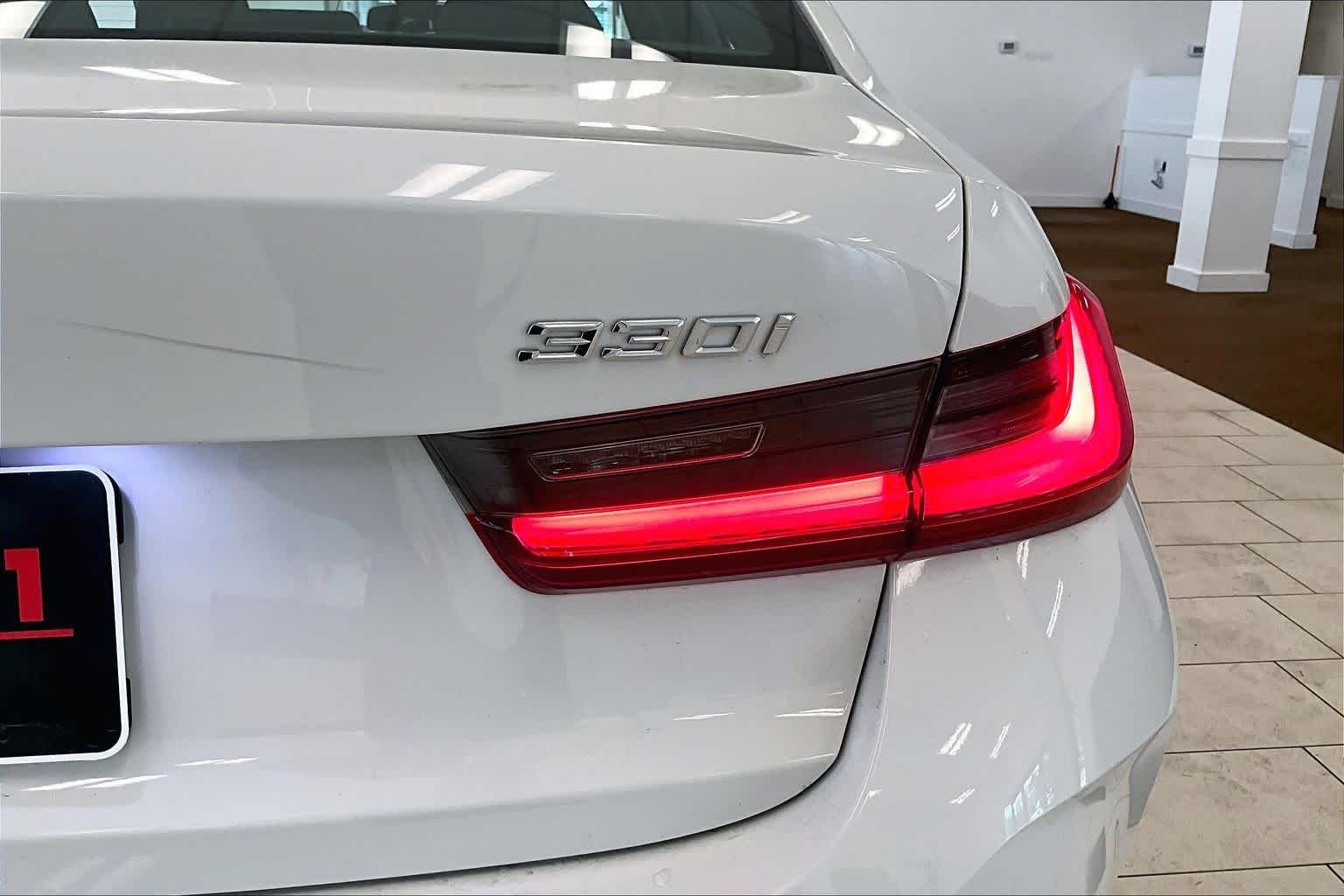 Used 2023 Alpine White BMW 330i image 28
