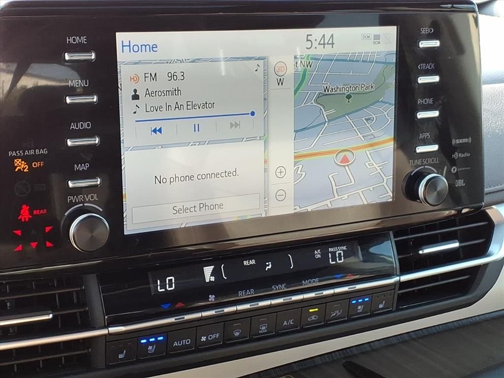 Used 2024  Toyota Platinum image 24
