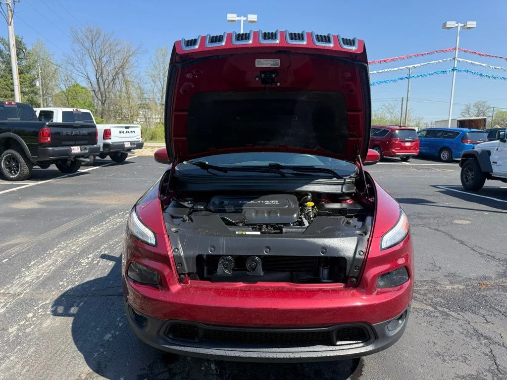 Used 2017 Red Jeep Latitude image 57
