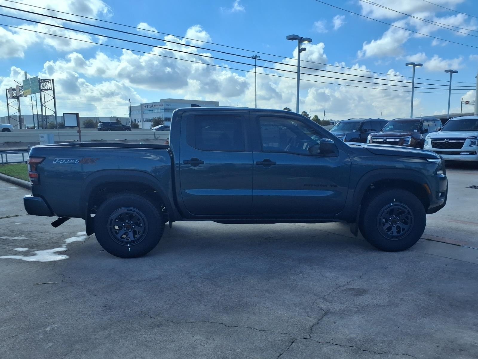 2027 Nissan Frontier photo 7 of 23