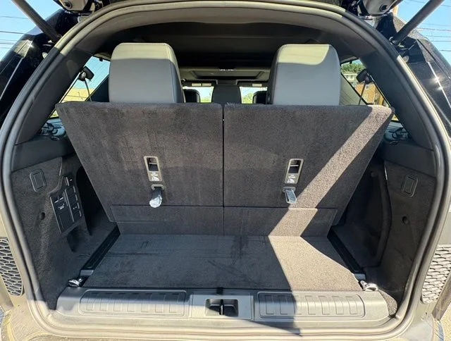 New 2026 Santorini Black Land Rover Dynamic SE image 53