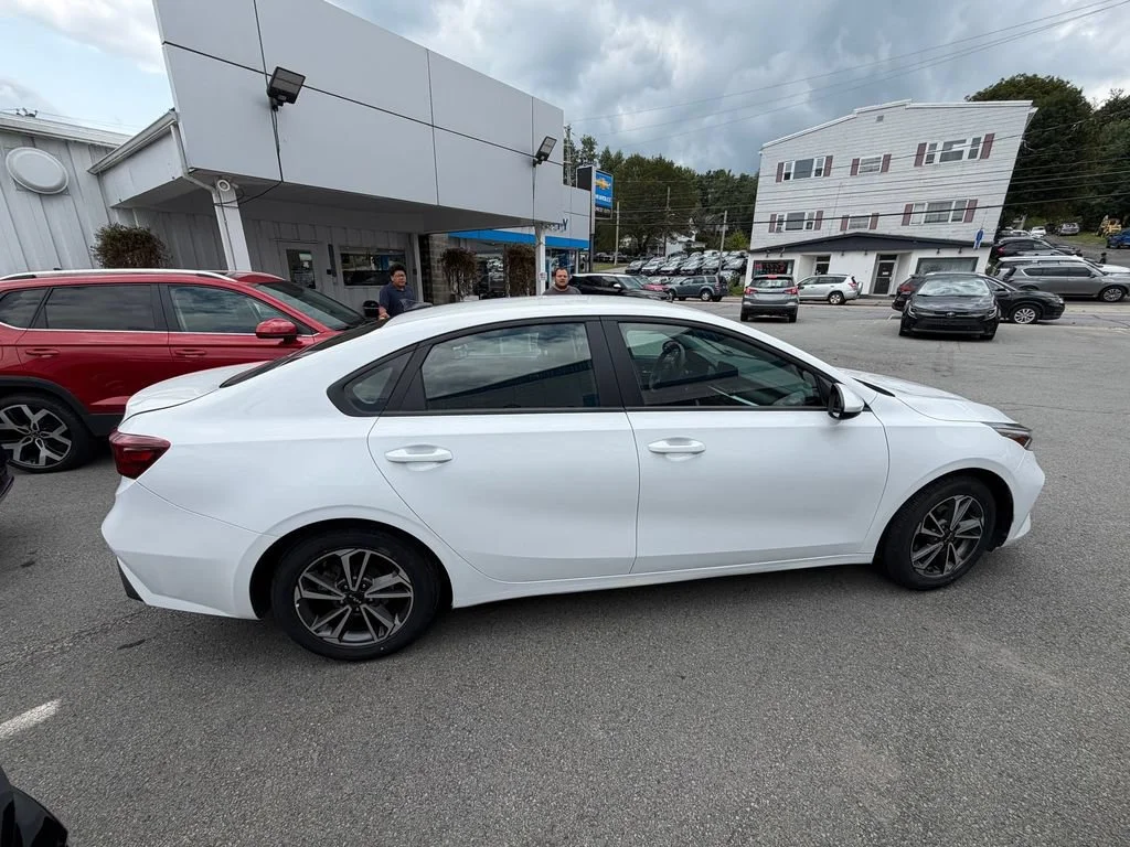 Used 2023 White Kia LXS image 6