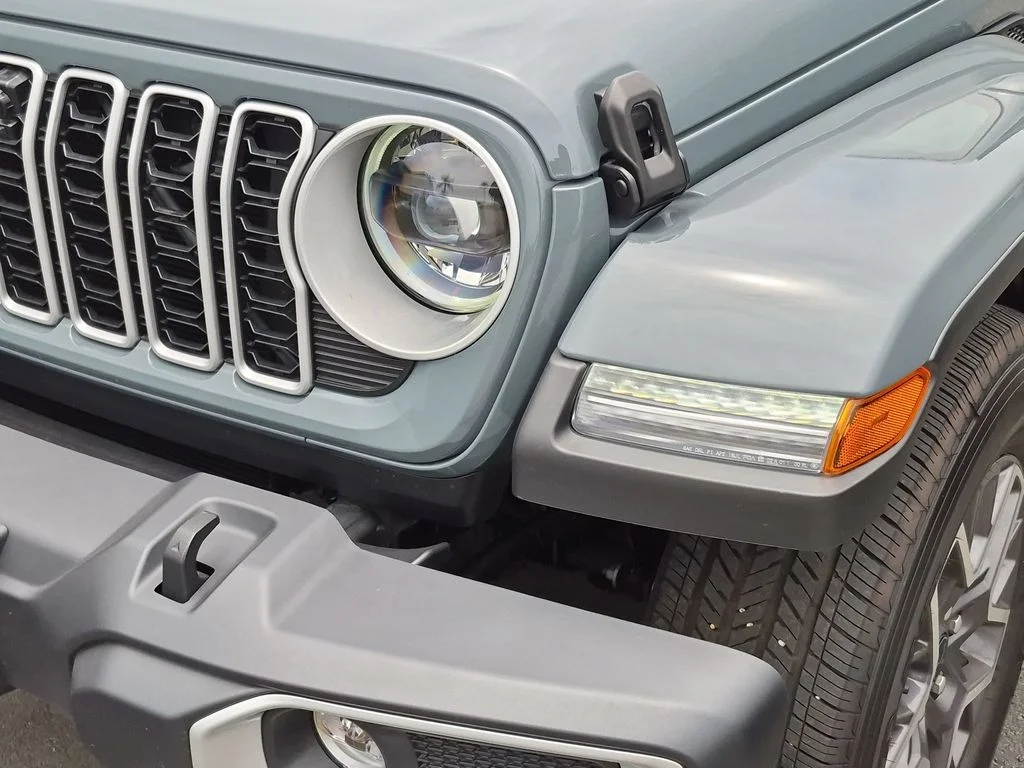 New 2026 Anvil Clear-Coat Exterior Paint Jeep Sahara image 10