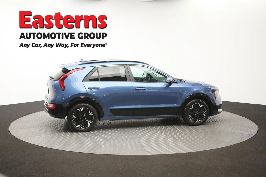 Used 2024 Blue Kia Wind image 45