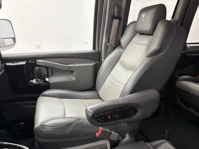 Used 2021 SPECIAL EXTERIOR COLOR Chevrolet LS image 37