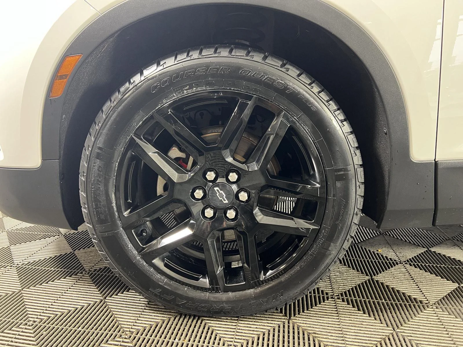 Used 2020 Summit White Chevrolet LT image 9