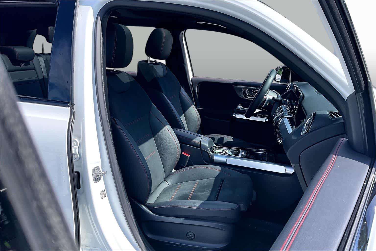 Used 2025 Polar White Mercedes-Benz GLB 250 image 9