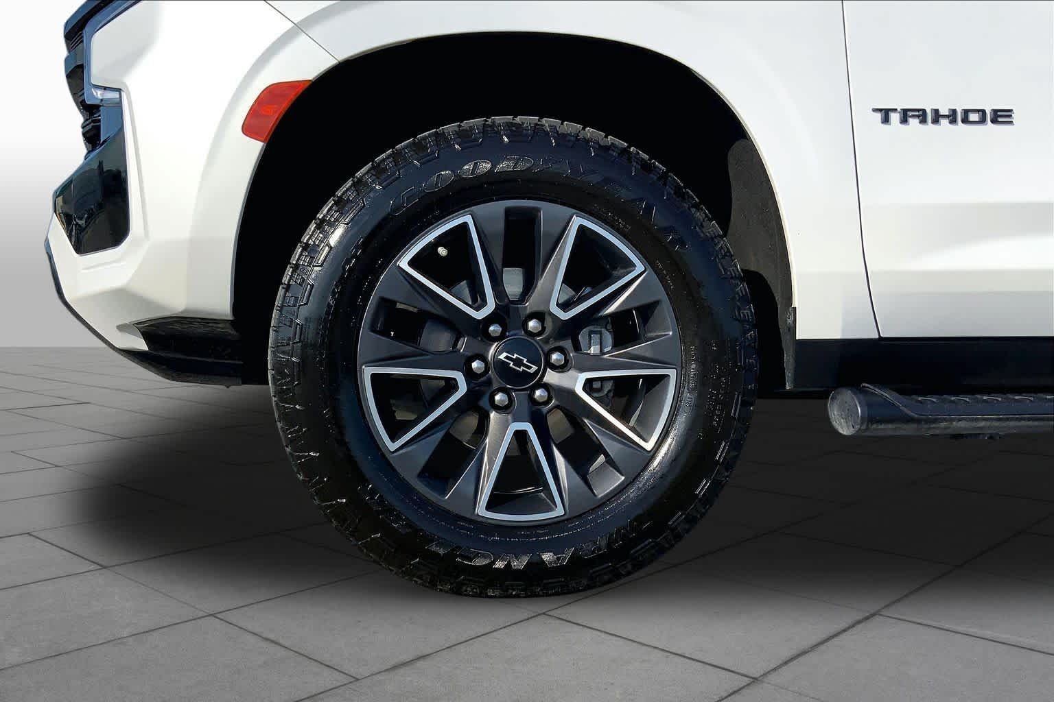 Used 2023 Iridescent Pearl Tricoat Chevrolet Z71 image 11