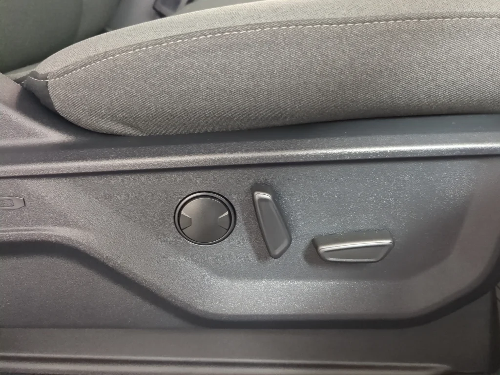 Used 2025 Red Ford XLT image 19