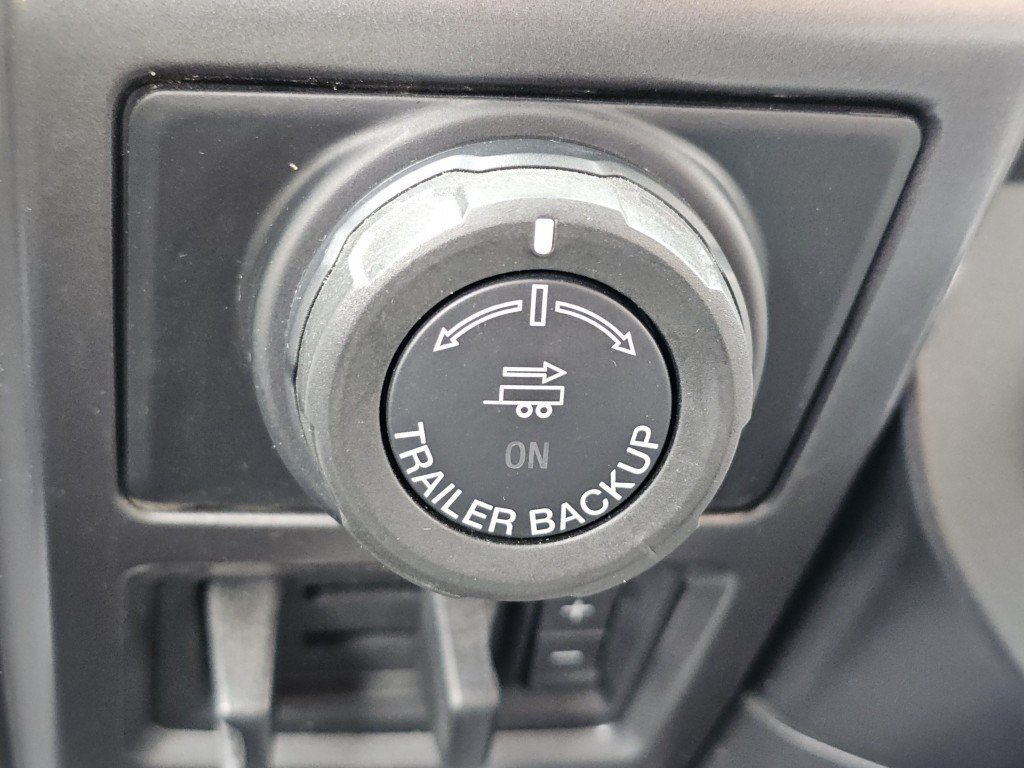 Certified Used 2018 Oxford White Ford XLT image 11