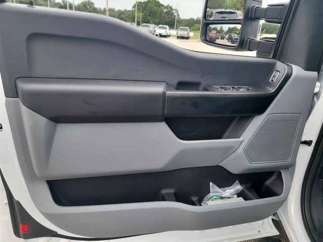 New 2026 Oxford White Ford XL image 17