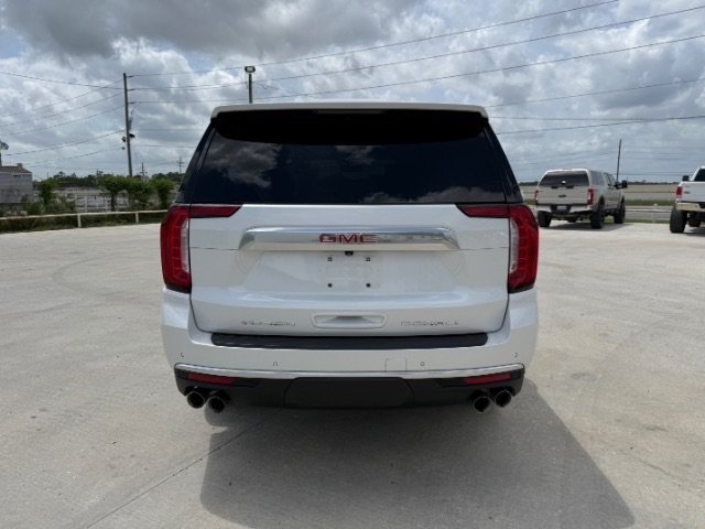 Used 2021 White Frost Tricoat GMC Denali image 4