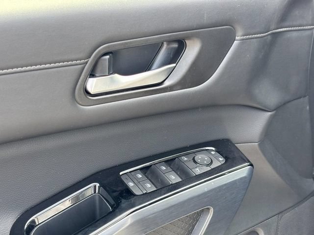 2025 Nissan Pathfinder SL - Photo 17