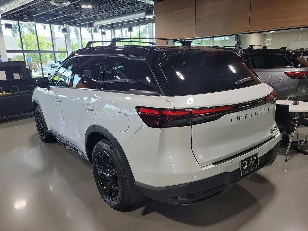 New 2027 2T RAD WHT INFINITI Sport AWD image 4