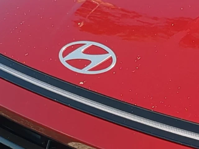 Used 2025 Ultimate Red Hyundai SEL image 5