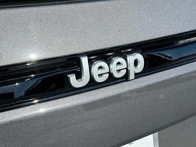 New 2026 Baltic Gray Metallic Clear-Coat Exterior Paint Jeep Laredo image 19