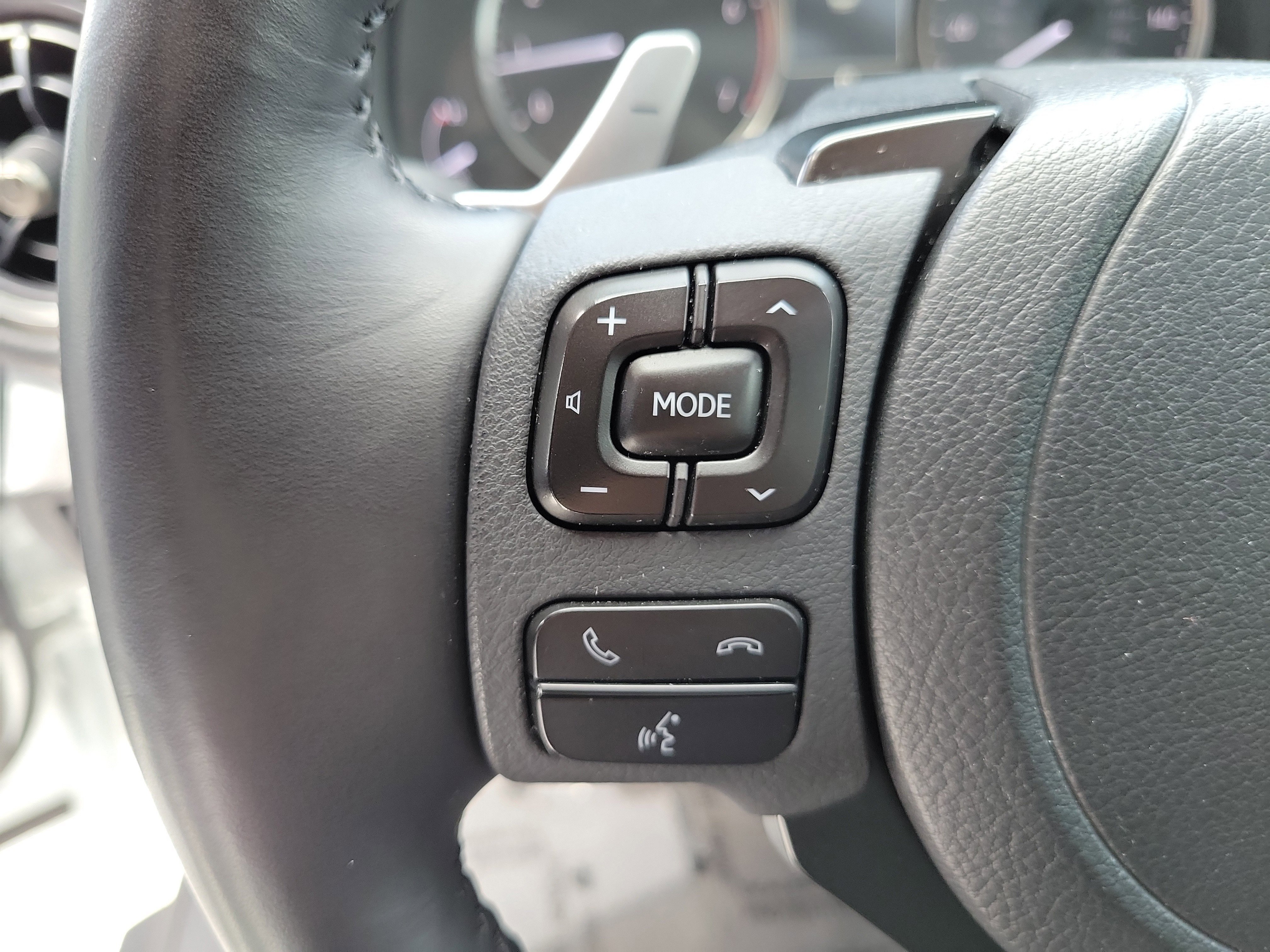 Used 2024 White Pearl Lexus 300 image 28