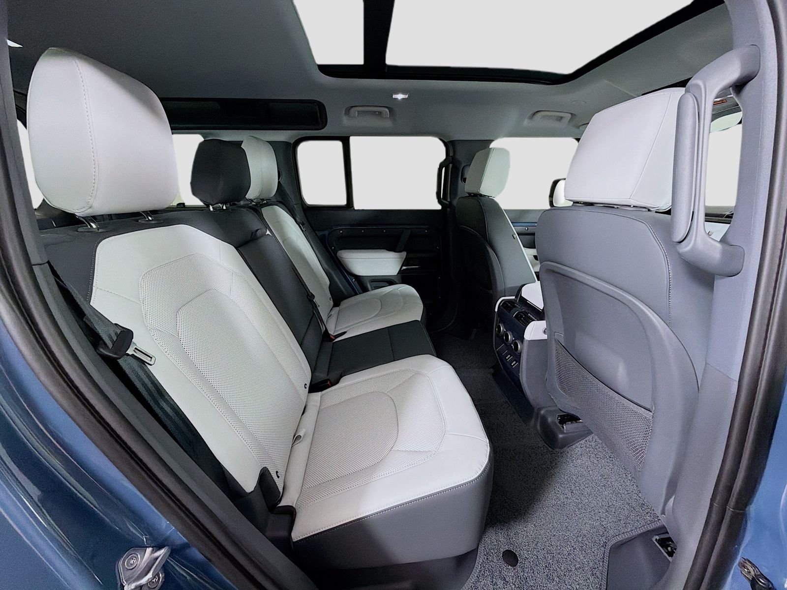 New 2026 Tasman Blue Land Rover X-Dynamic SE image 32
