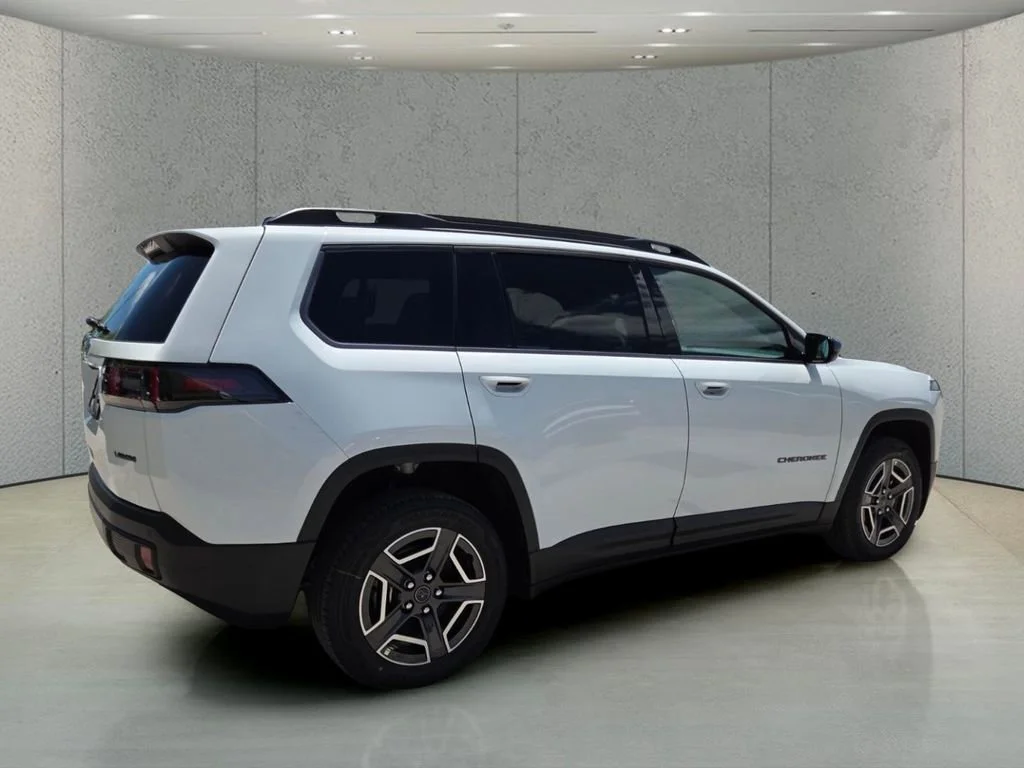 New 2026 Bright White Clear-Coat Exterior Paint Jeep Laredo image 4