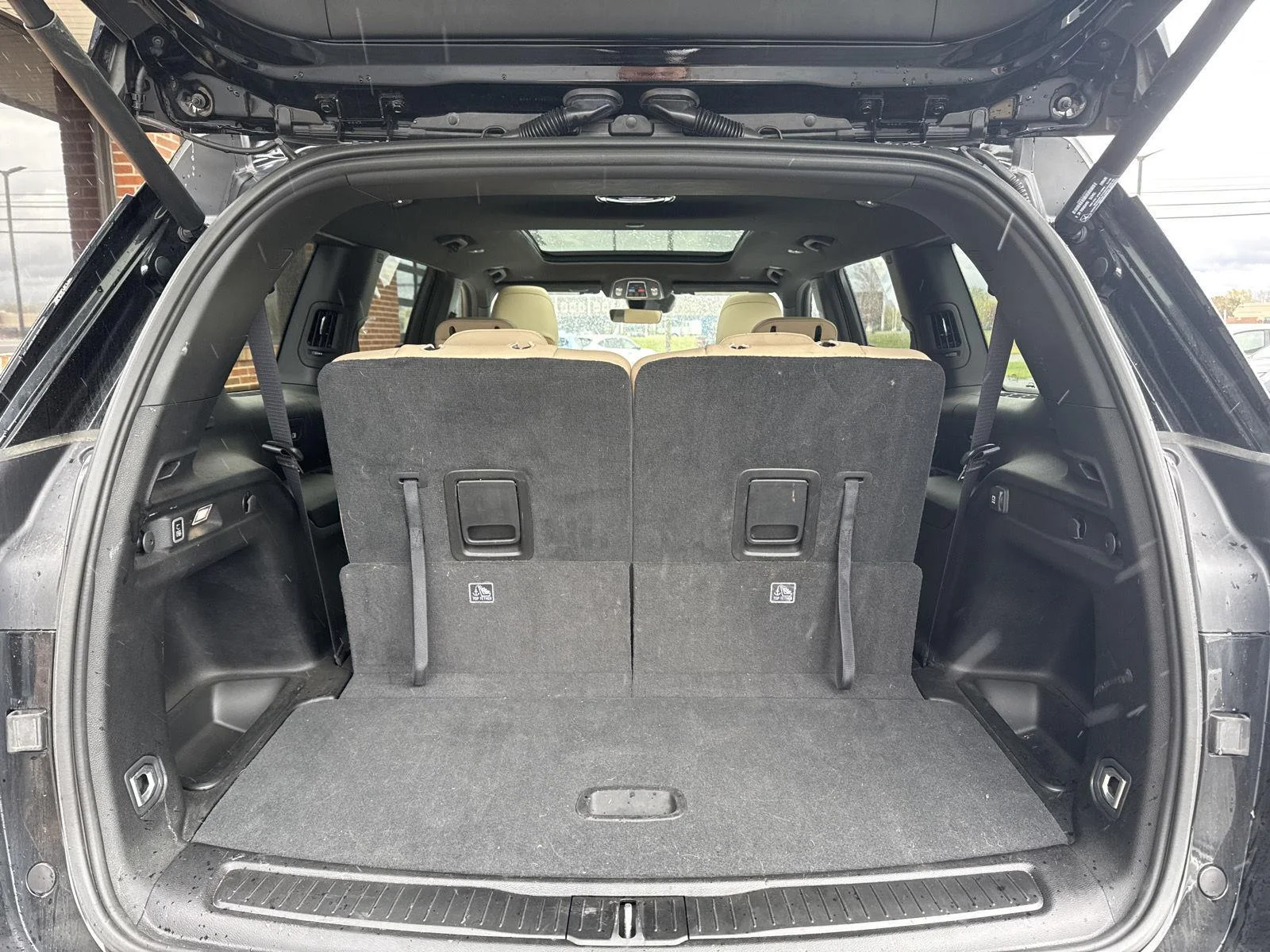 Used 2025 Diamond Black Crystal Pearlcoat Jeep Limited image 7