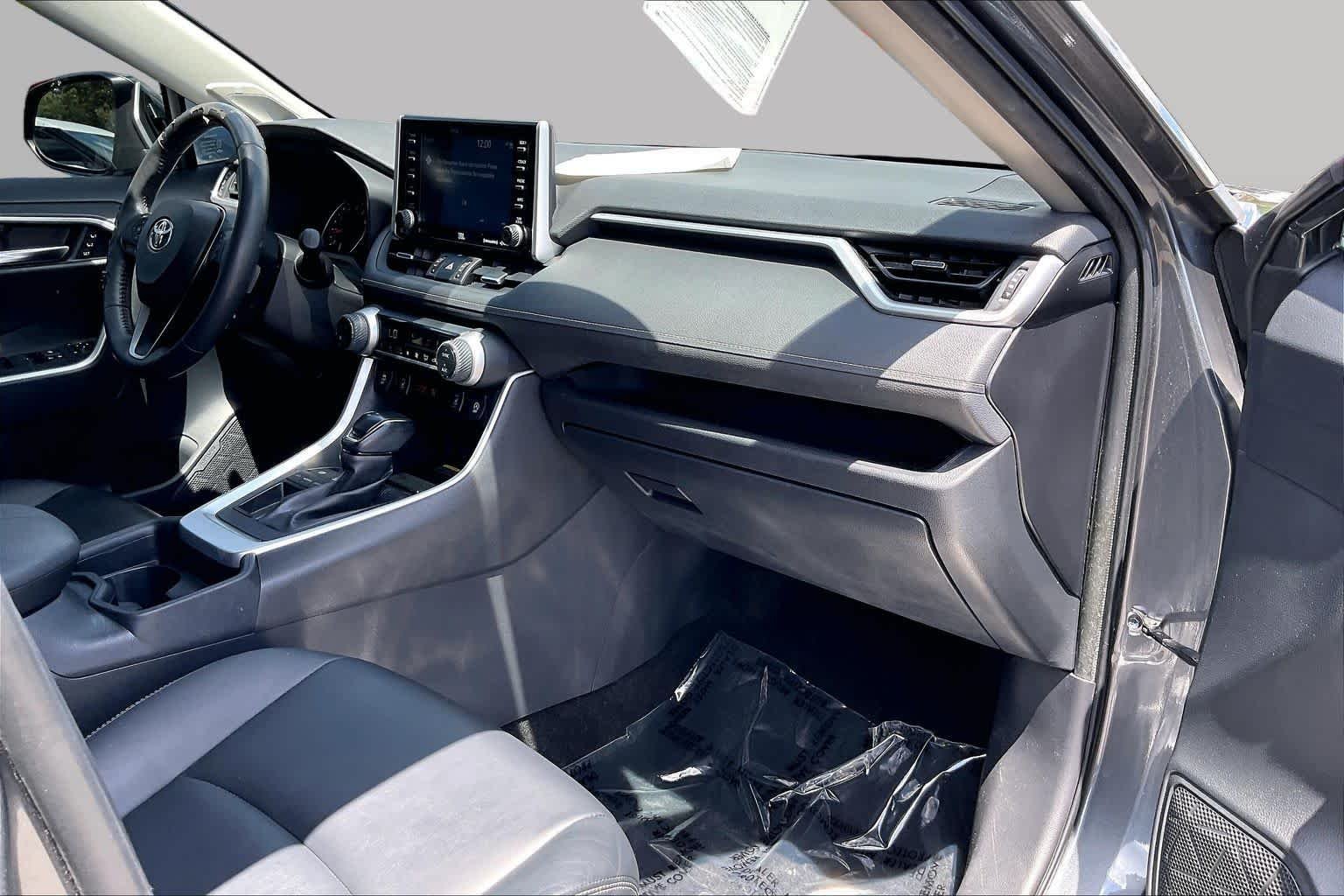 Used 2020 Magnetic Gray Metallic Toyota XLE Premium image 17