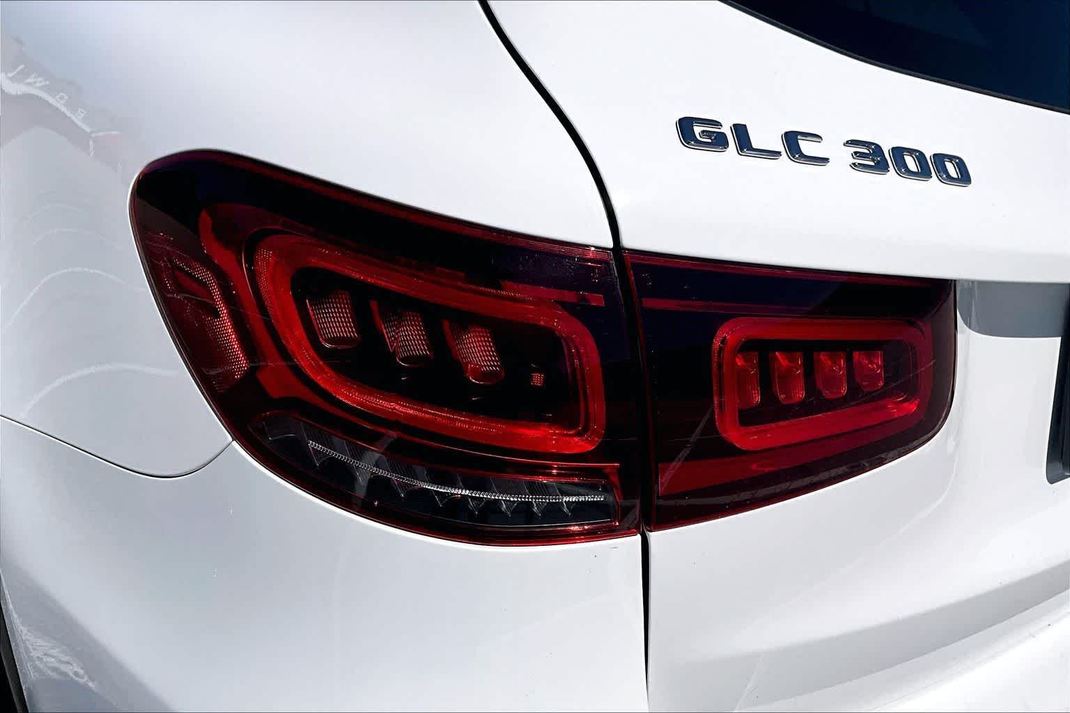 Used 2021 Polar White Mercedes-Benz GLC 300 image 50