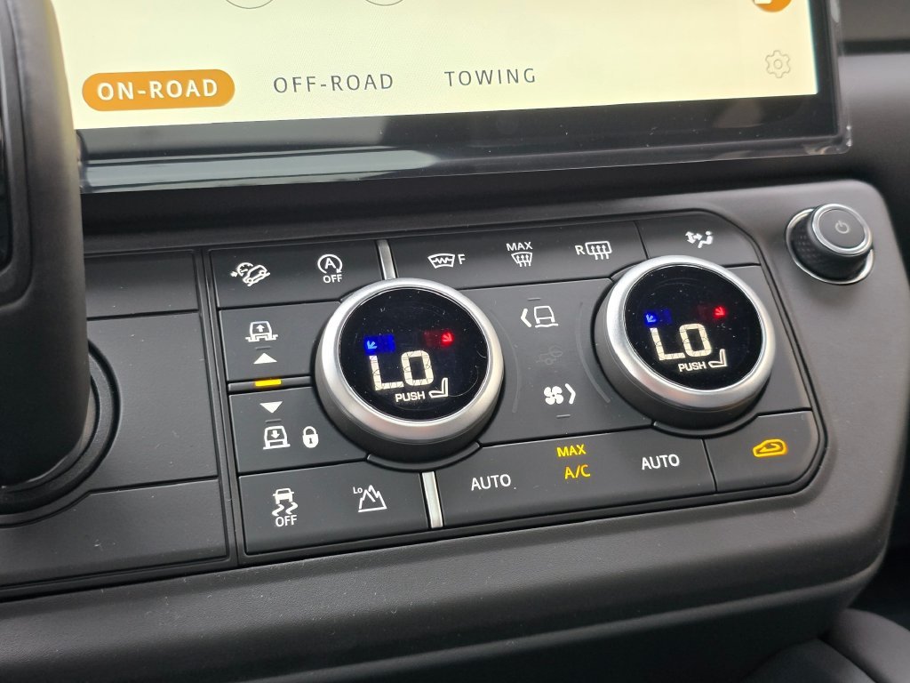 New 2026 Fuji White LAND ROVER X-Dynamic SE image 24
