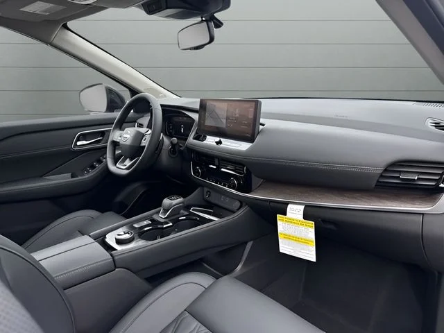 New 2026 Champagne Silver Metallic / Super Black Two-tone Nissan Platinum image 17