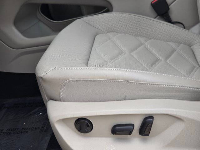 Used 2024  Volkswagen 2.0T SE w/Technology image 22