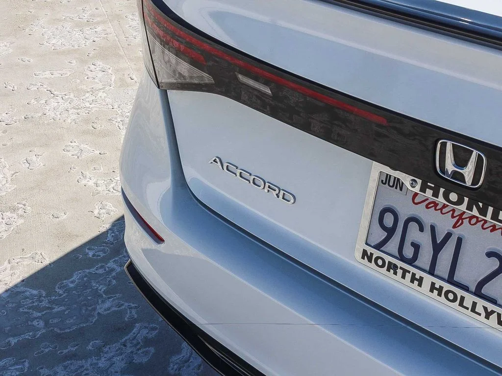 Certified Used 2023 Platinum White Pearl Honda Sport-L image 8