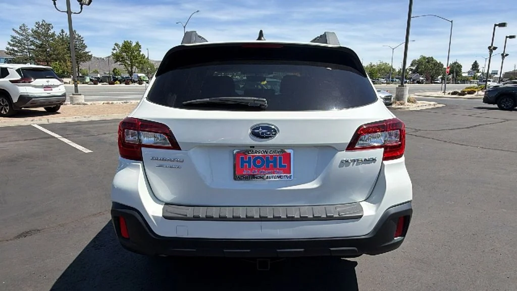 Used 2018 Crystal White Pearl Subaru 2.5i Premium image 4