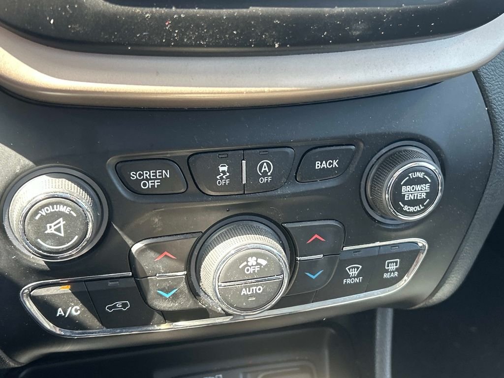 Used 2015 Black Jeep Limited image 28