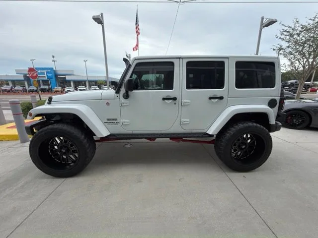 Used 2017 Bright White Clearcoat Jeep Rubicon Recon image 19