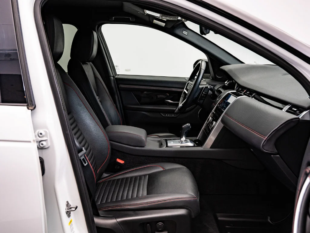 Used 2023 Fuji White Land Rover SE R-Dynamic image 25