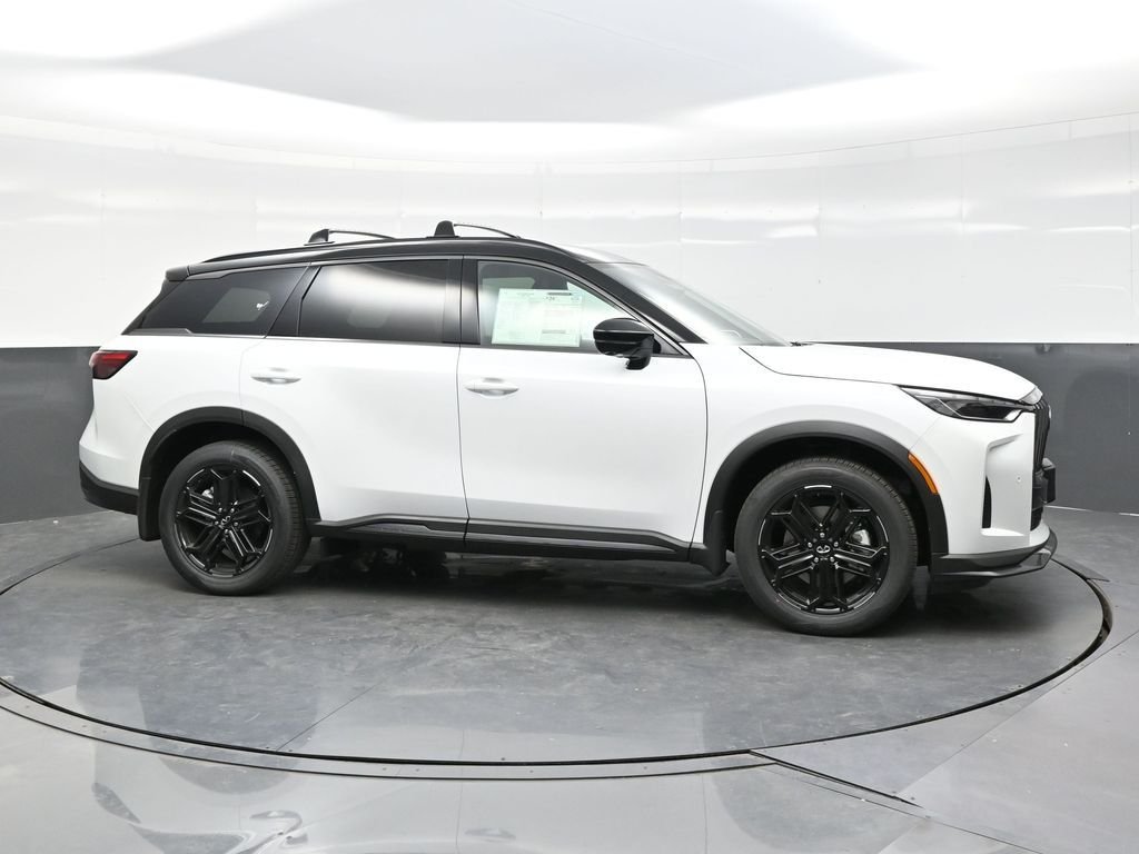 New 2027 2T RAD WHT INFINITI Sport AWD image 8